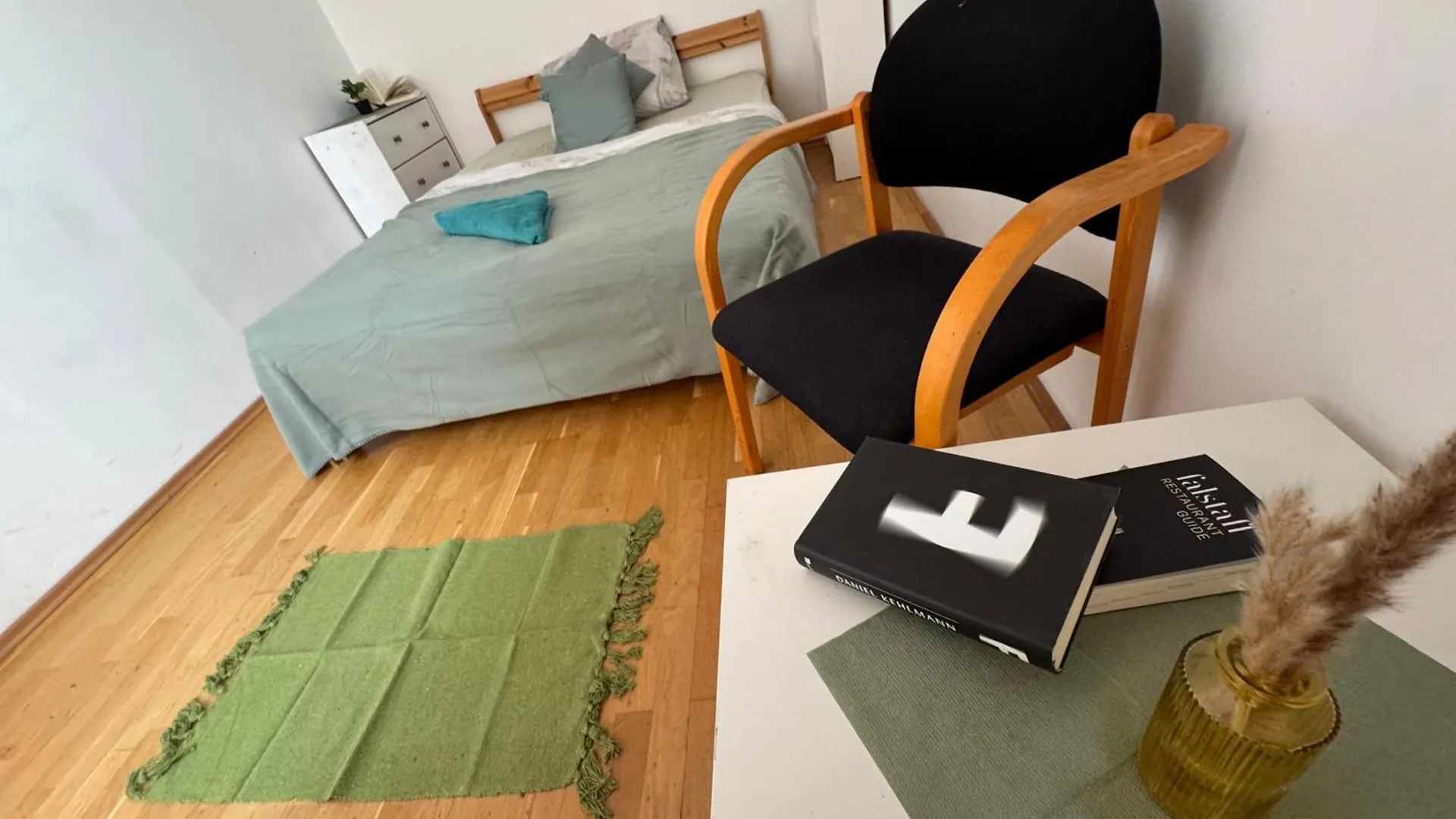 Helles Zimmer Mit Dachterrasse Nahe Schoenbrunn Vienna