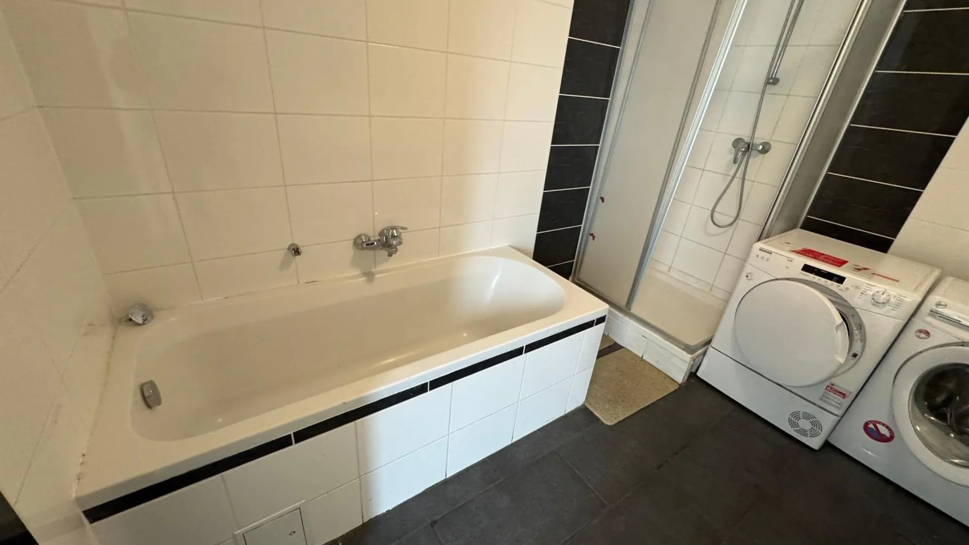 Helles Zimmer Mit Dachterrasse Nahe Schoenbrunn Vienna Austria