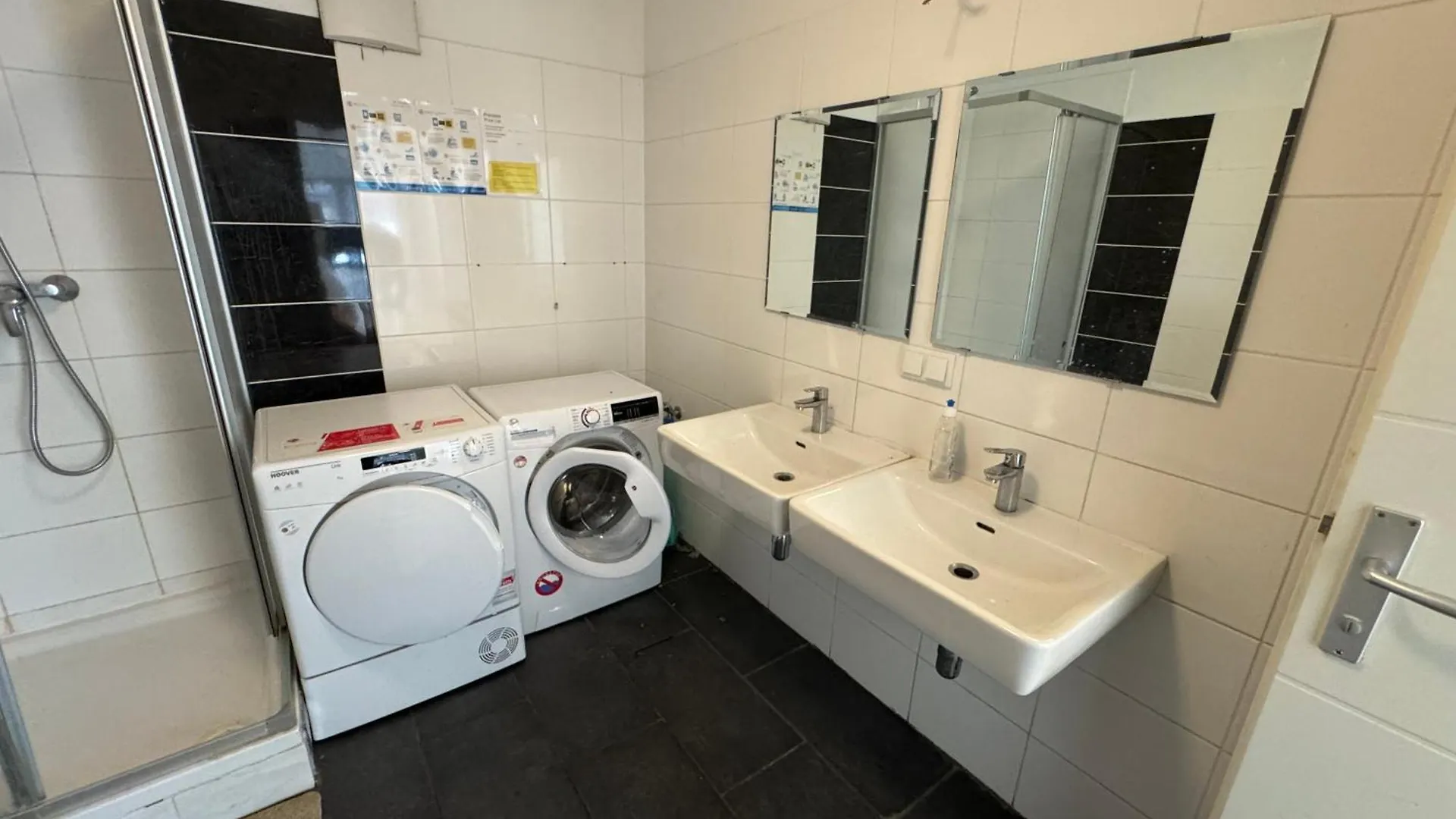 Helles Zimmer Mit Dachterrasse Nahe Schoenbrunn Vienna 0*,